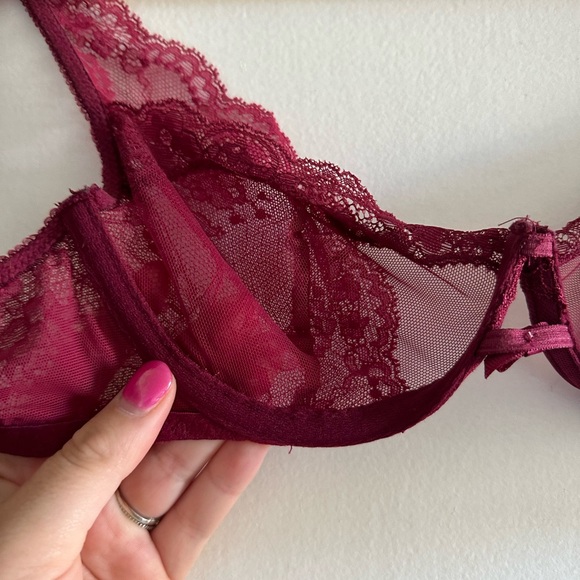 Victoria’s Secret Maroon Lace Underwire ‘Very Sexy’ Plunge Bra size 34B EUC - Picture 7 of 9